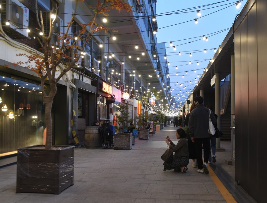 [Apr]  Aging megastructure gives way to burgeoning hipster culture Photo