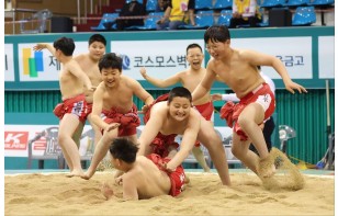 [May] Ssireum: traditional Korean wrestling promotes solidarity​  Photo