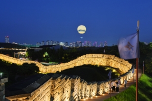 Haenggung-dong blends Suwon’s past and present Photo