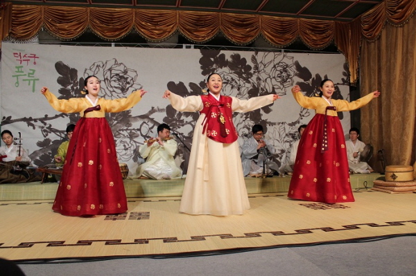 덕수궁 풍류-중요무형문화재 보유자와 이수자가 꾸미는 우리 전통소리 및 춤 공연