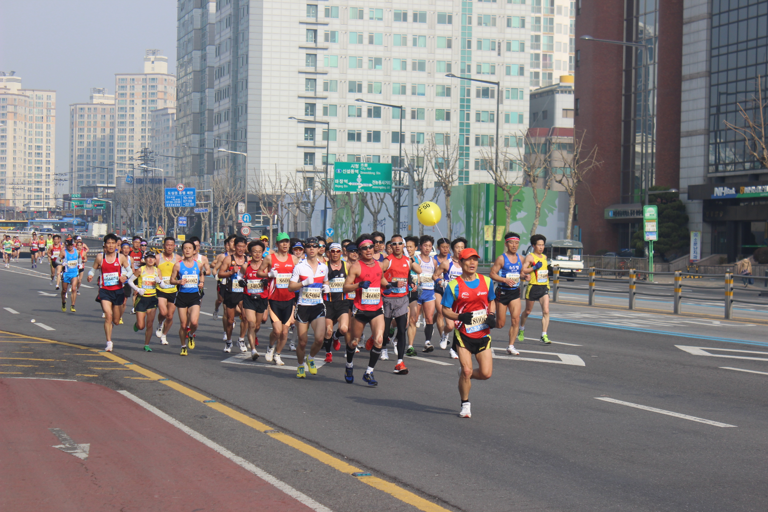 출발 1시간 여 후 23km 지점(답십리역)에서 선수들의 모습