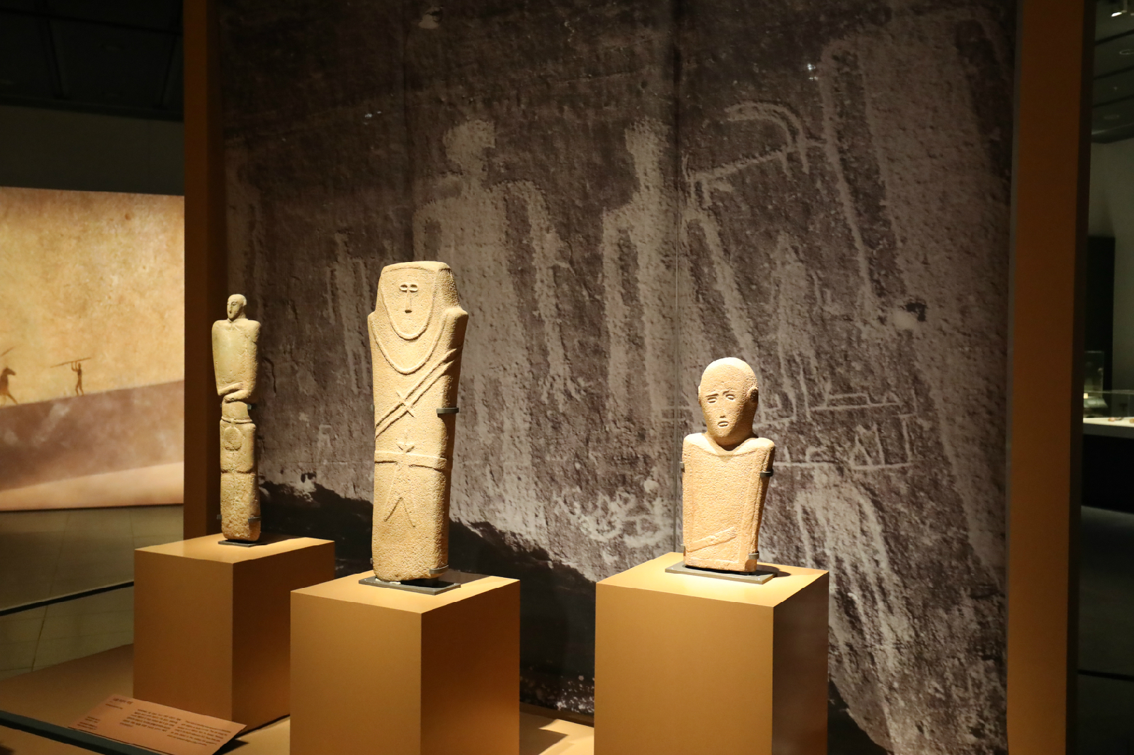기원전 4000년경의 인간모양의 돌조각