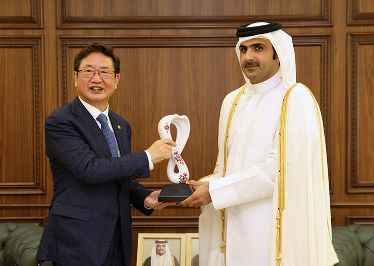 카타르 문화장관 회담