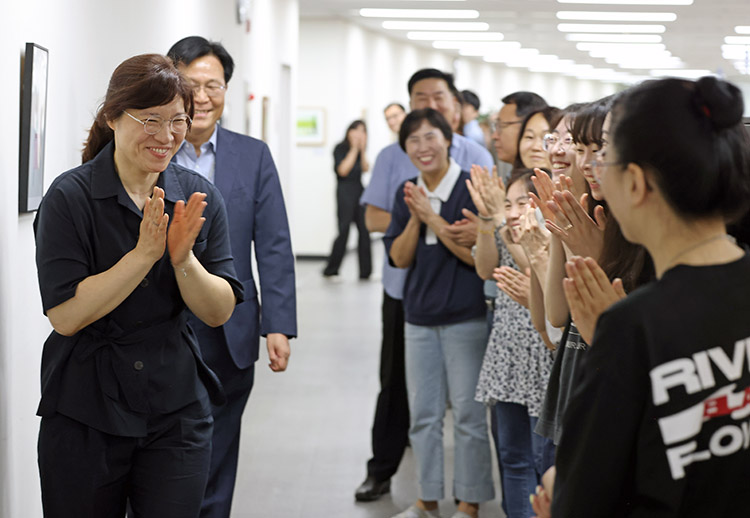 장미란 차관 첫 출근