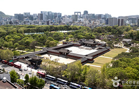 Changgyeonggung Palace photo