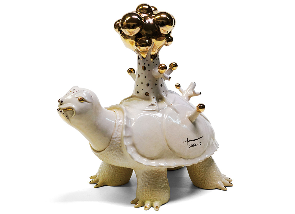 A new continent (Dream land series 2022), 200x300x320 mm, ceramic, ottchil (traditional lacquer), gold, platinum