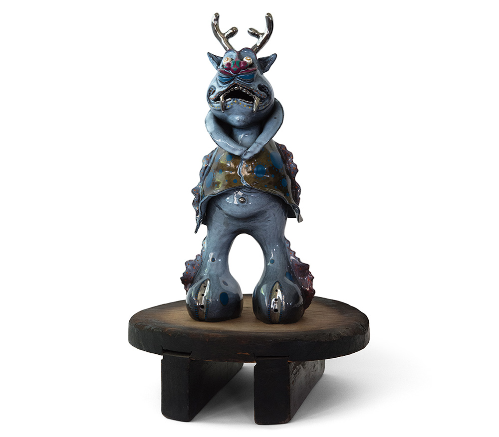 Haechi (2016), 300x200x500 mm, ceramic, ottchil, platinum, pearl, wood