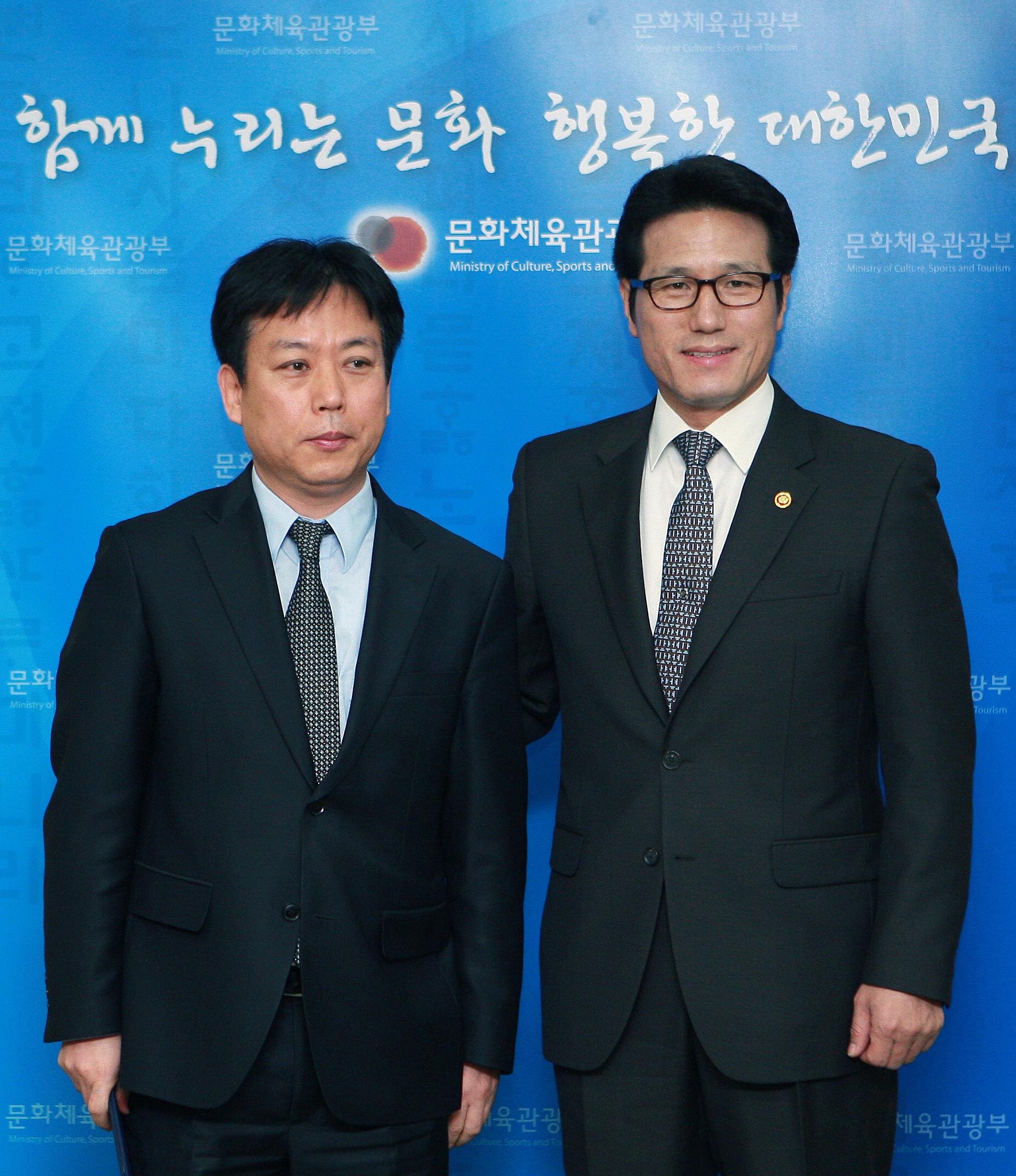 신임 영진위원장에 김의석 씨 선임 - 정병국장관과 김의석 위원장