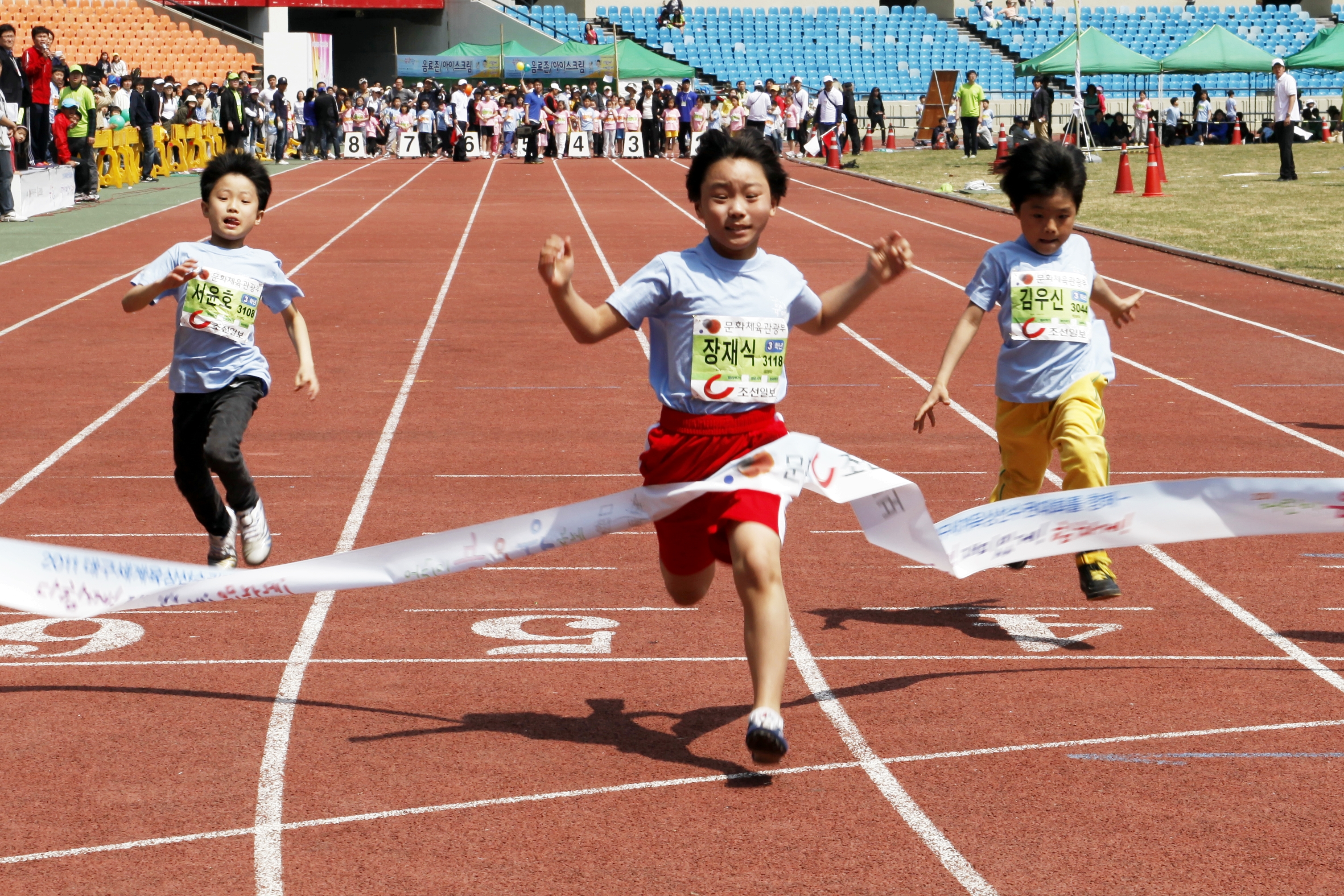 엄마, 제가 일등이에요! 육상왕 축제의 모습