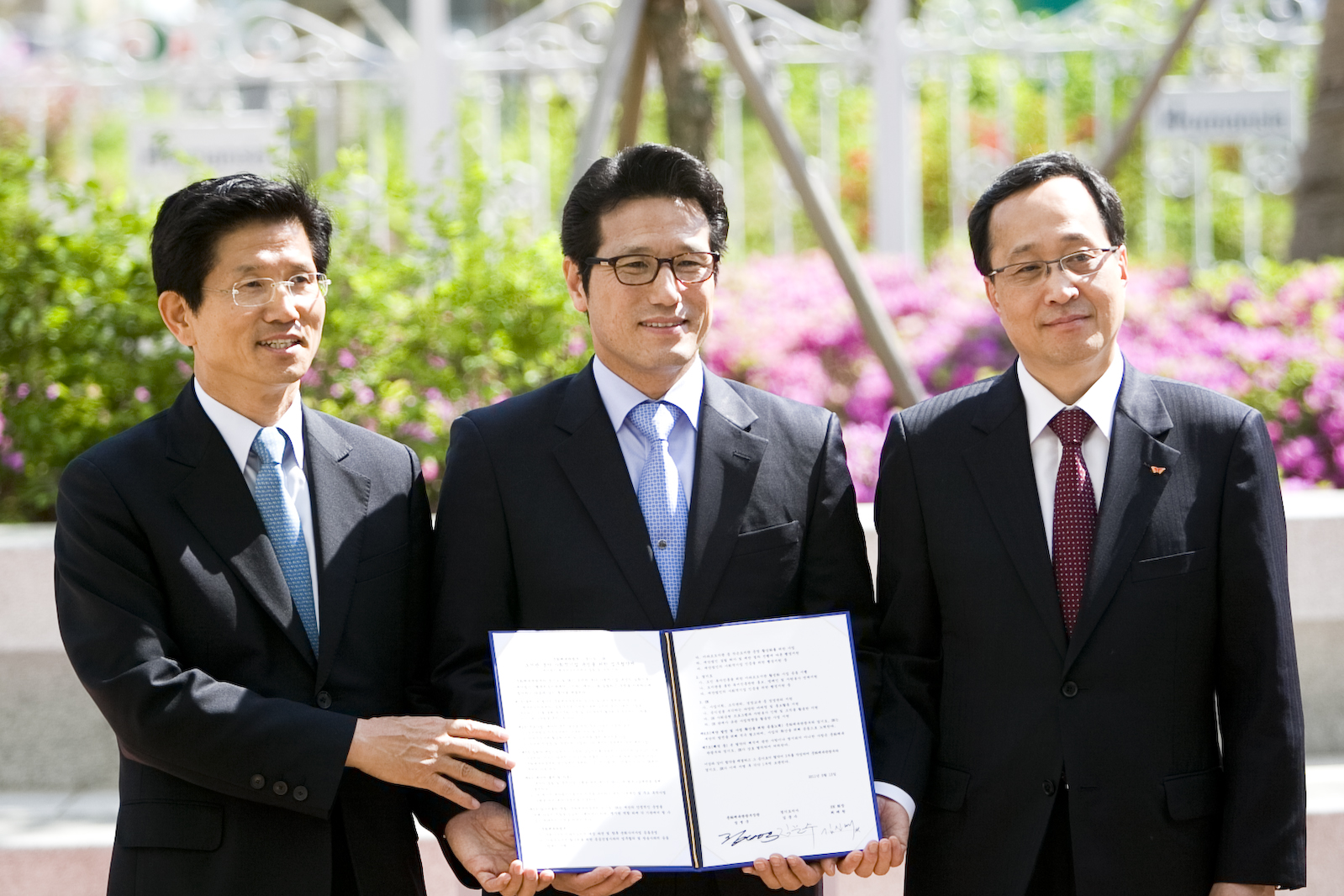 작은 도서관 운영 활성화 위해 경기도 등과 업무협약 체결-정병국장관, 김문수 경기도지사