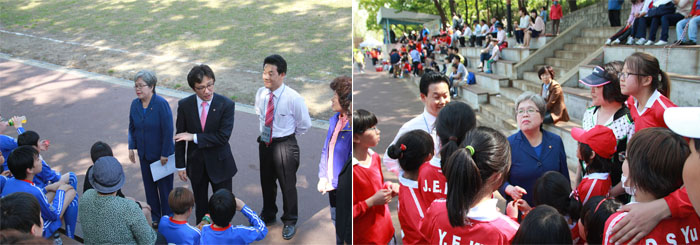 강명순 의원은 각 지역팀들을 방문하며 친근하게 인사말을 건넸다. 허물없는 친근감으로 다가가 어린이들도 어리광을 피우며 이야기를 나누는 모습. 