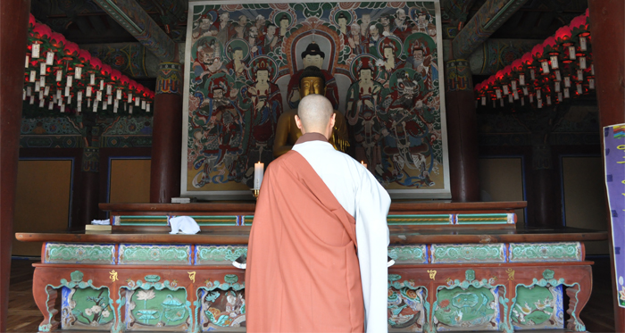 이번 여행의 주제는 부처님의 나라 서라벌로 경주가 테마다 - 스님의 모습