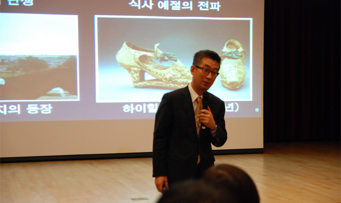 강의하는 김상근 연세대 교수