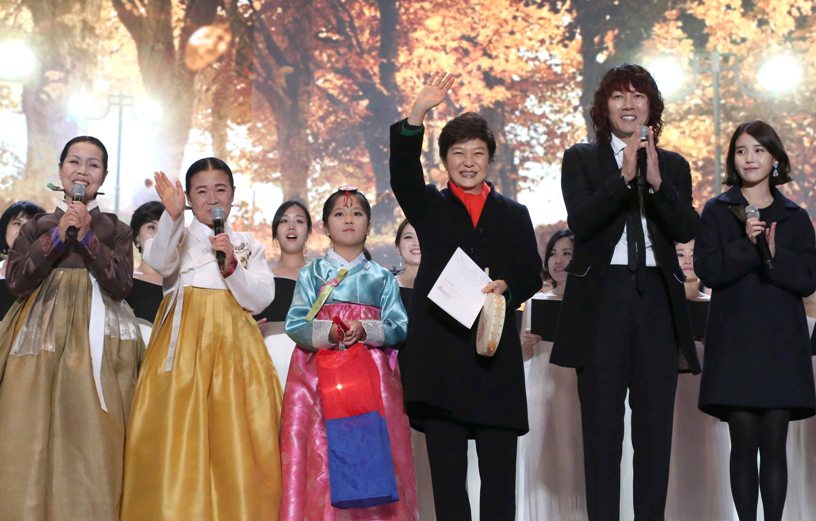 ‘문화융성의 우리 맛, 우리 멋-아리랑’ 공연 박근혜 대통령과 출연자들