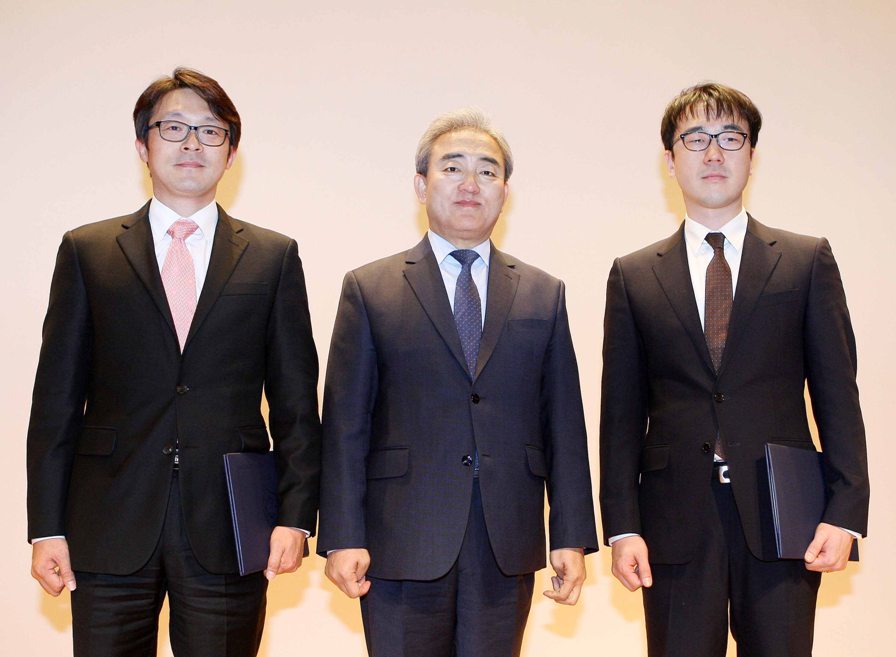 유진룡 문화체육관광부 장관과 수상자들 기념촬영