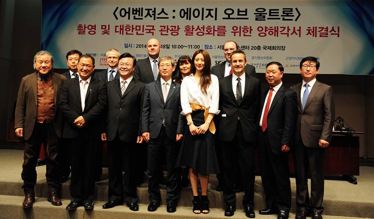 기념촬영 중인 조현재 문화체육관광부 제1차관이 김인환 고양지식정보산업진흥원 원장, 이장호 서울영상위원회 위원장, 김의석 영화진흥위원회 위원장, 데이비드 가루치 마블 대표 변호사, 강기홍 한국관광공사 부사장, 서용우 경기영상위원회 사무국장, 이 영화 출연 배우 수현씨