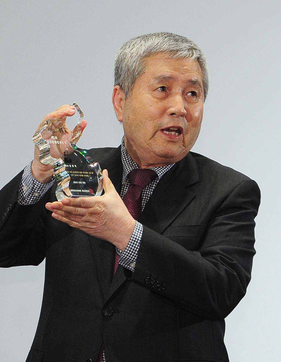한반도평화영화인상을 받은 임권택 감독