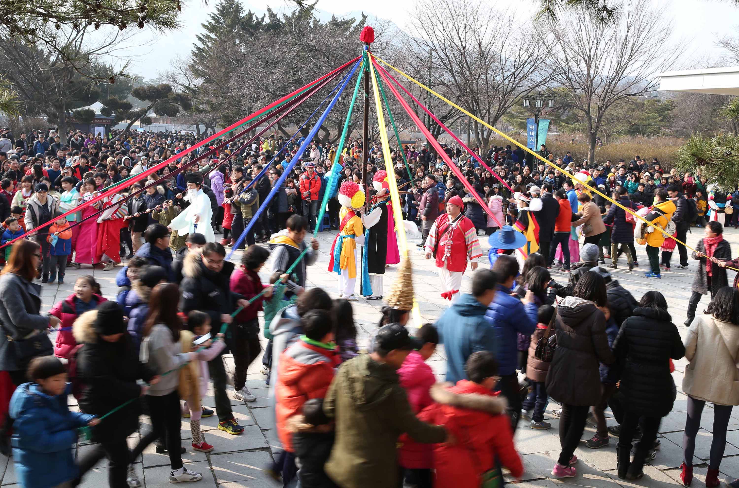 단심줄 놀이를 즐기는 모습