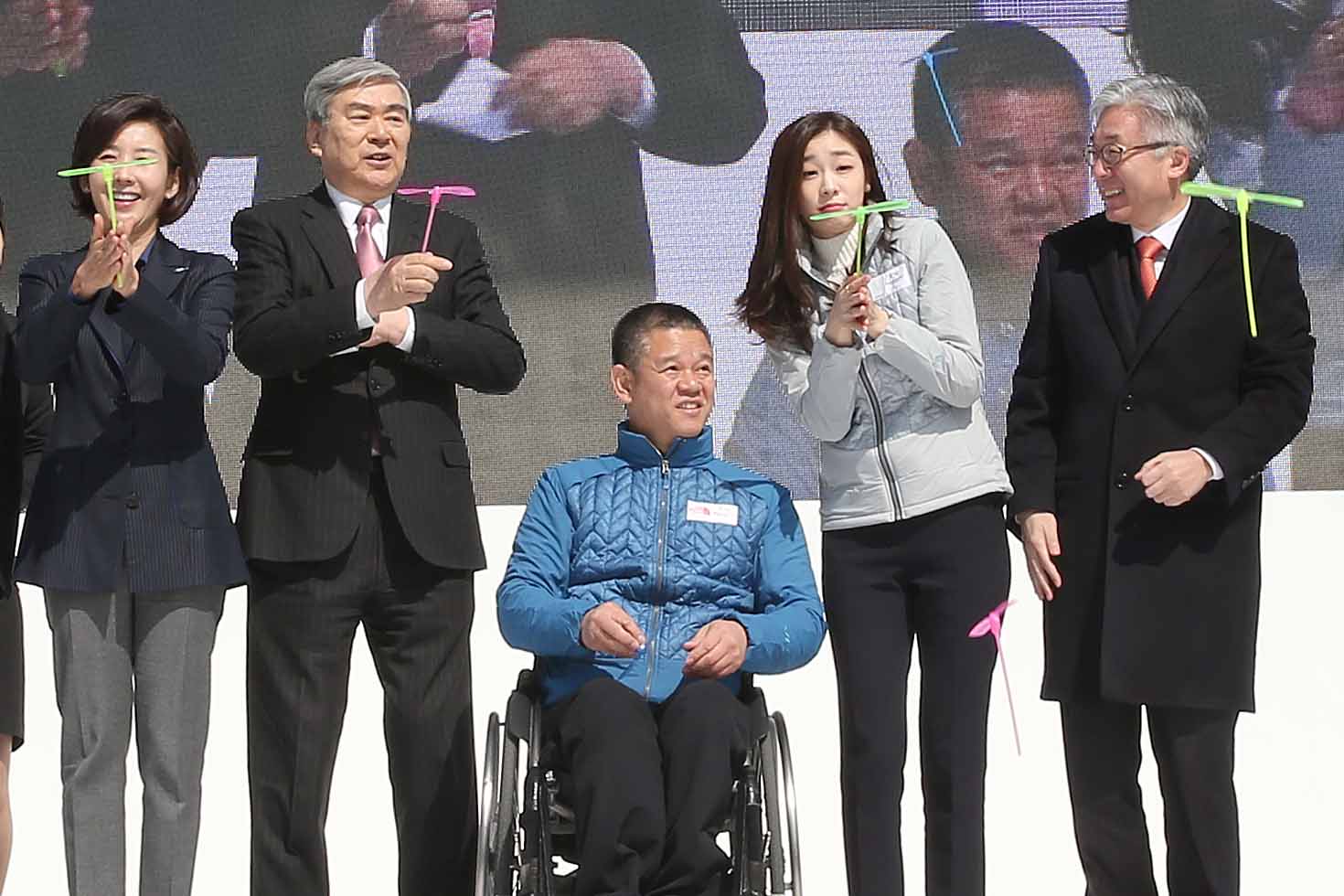 평창 패럴림픽 데이 성공을 기원하는 바람개비를 날리는 퍼포먼스