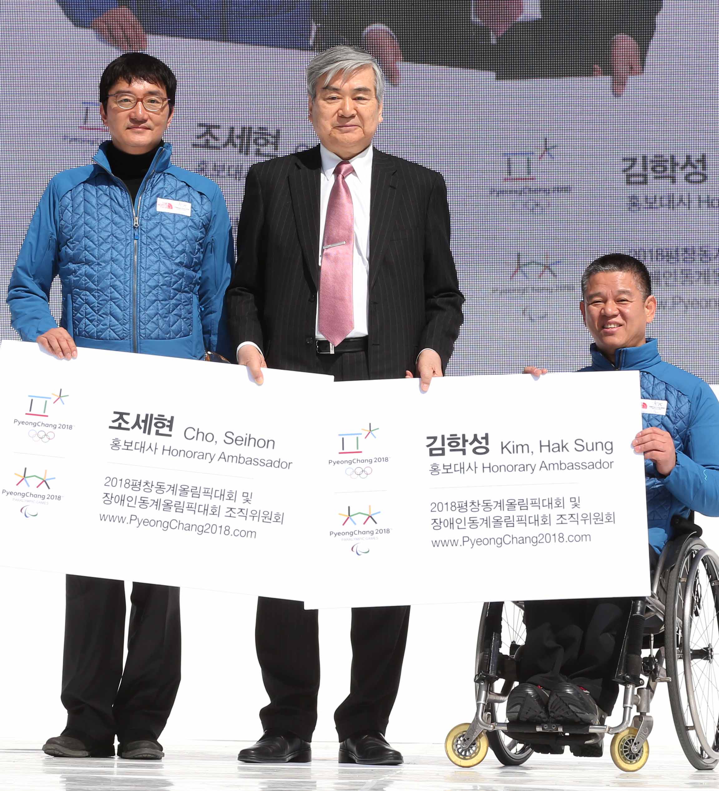 조세현 사진작가, 김학성 휠체어컬링 선수와 기념 촬영