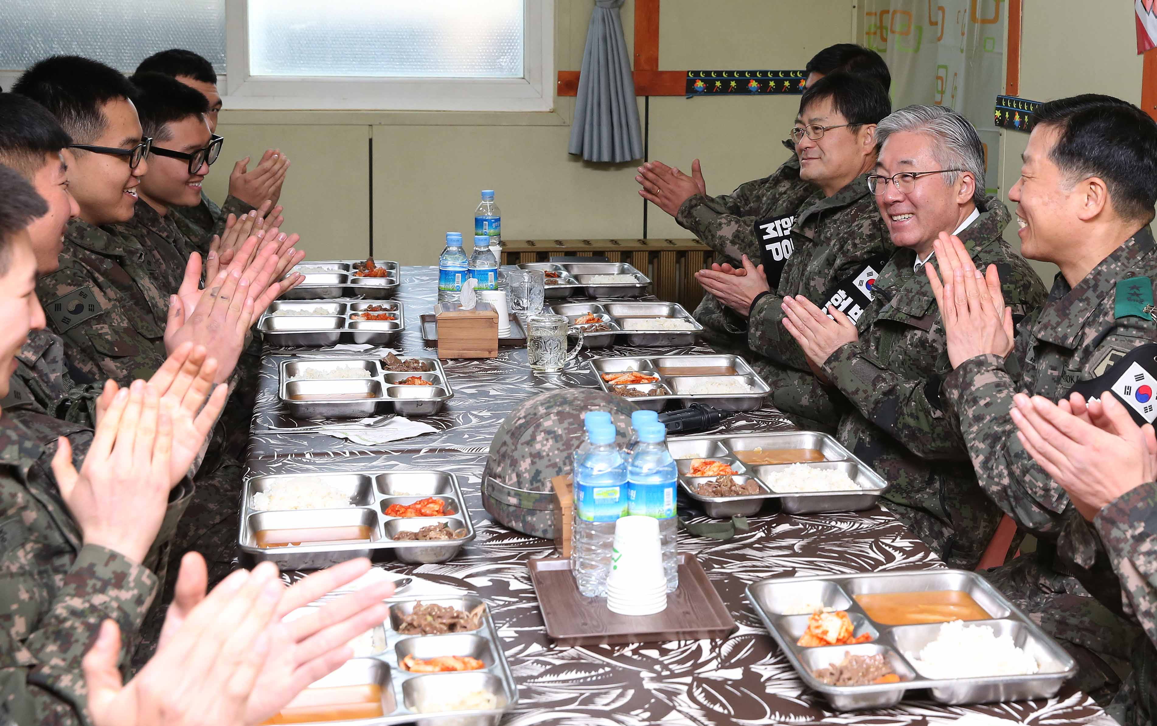 연말 군 부대 방문