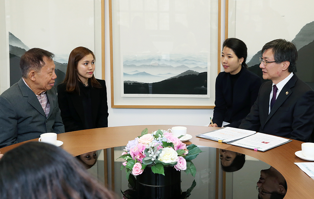 문화교류 활성화를 위해, 필리핀 문화예술위원장 만나