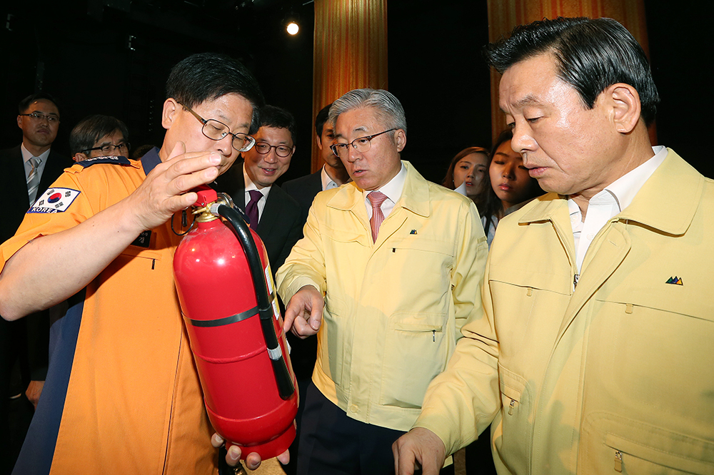 문체부와 국민안전처가 함께 소극장 현장 점검 나서