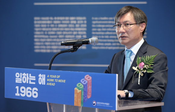 일하는 해 1966