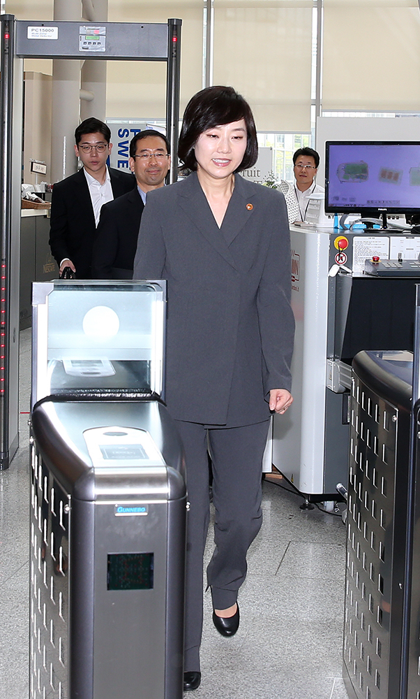 조윤선 신임 문화체육관광부 장관 취임