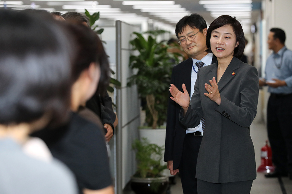 조윤선 신임 문화체육관광부 장관 취임