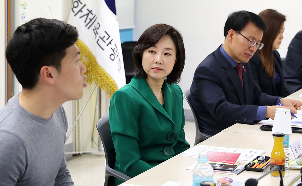 간담회