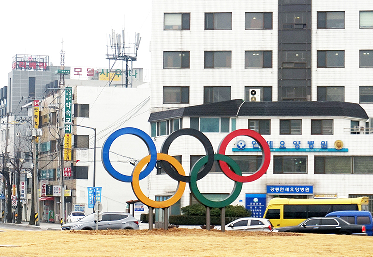 강릉 곳곳에서 볼 수 있는 평창 올림픽 및 패럴림픽 관련 조형물