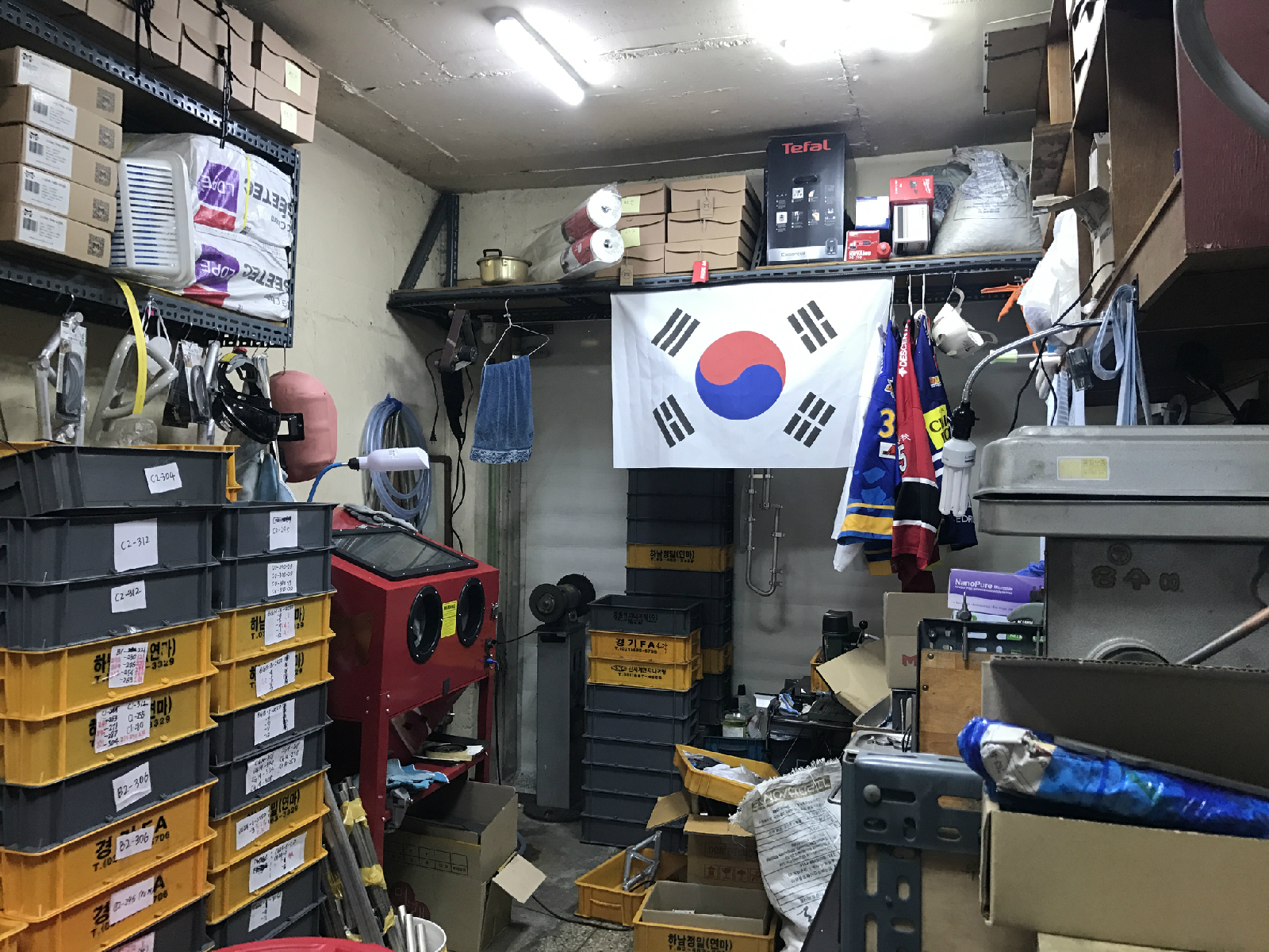 스케이트 날을 제작하는 공간