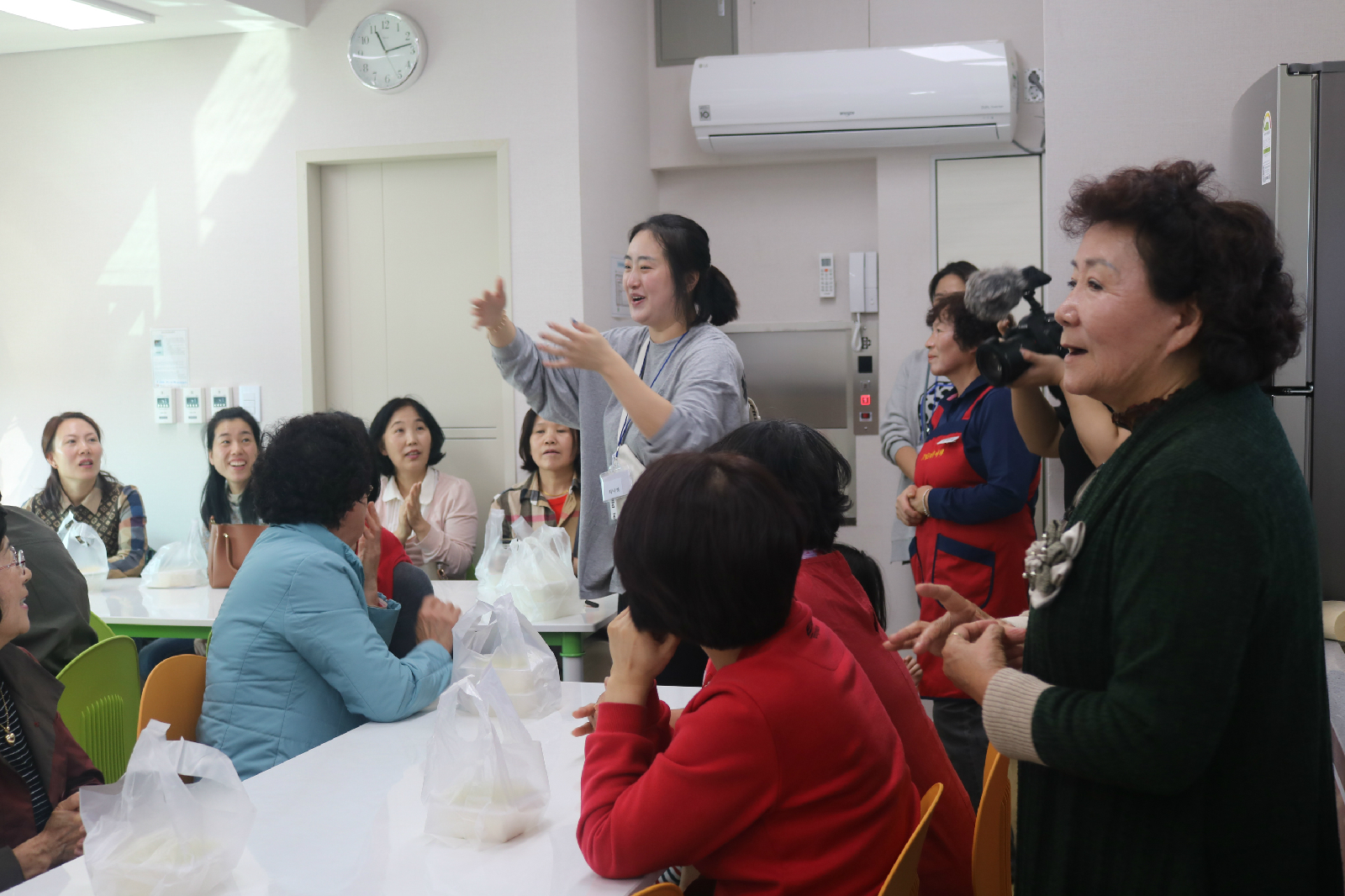 함께 다 같이 어울려 지내기 바란다는 소망을 전하는 문화예술상상바의 최나영 코디