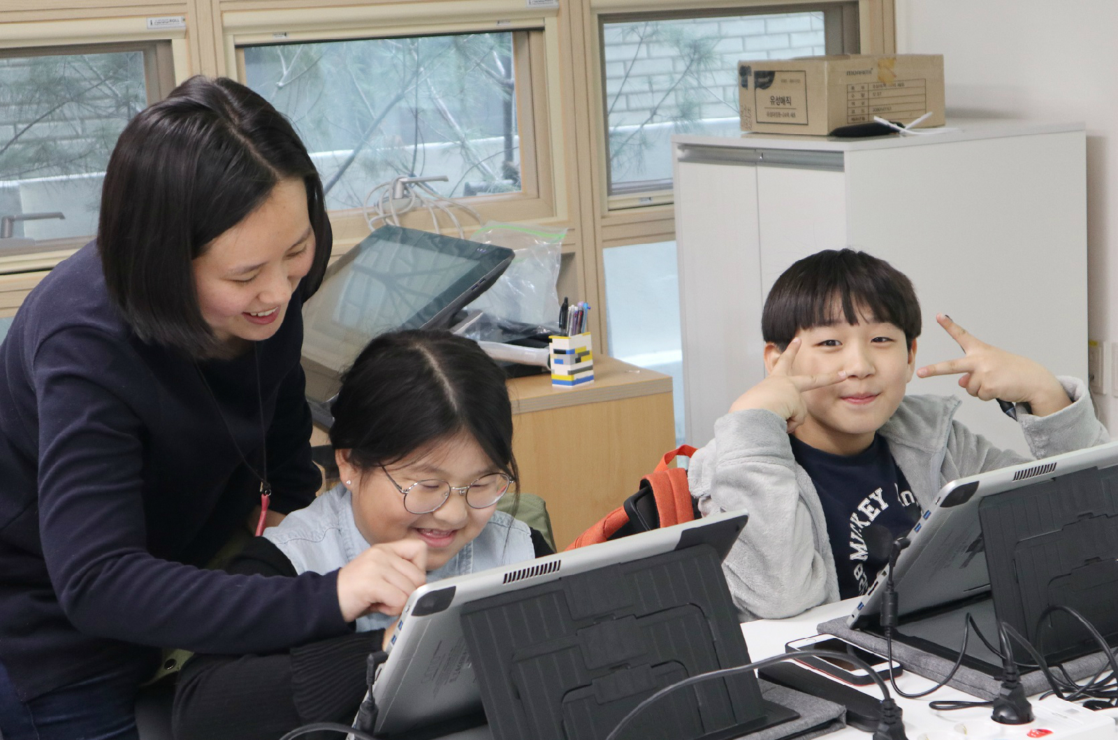 캐릭터 상품 공작소 강의가 진행되고 있는 모습