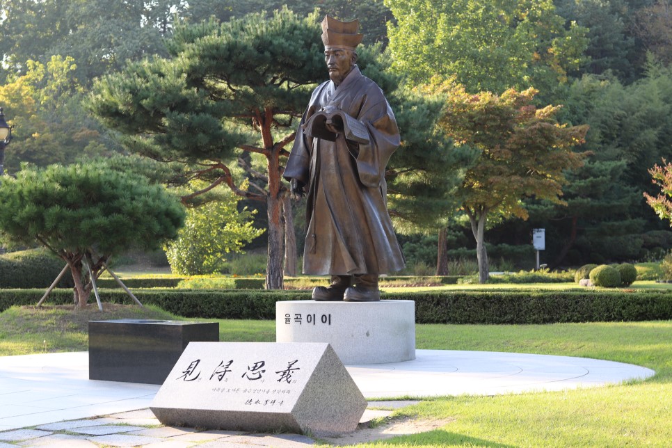 율곡 이이 동상
