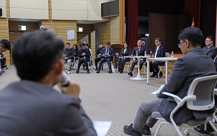 직원과의 대화 직원과의 대화