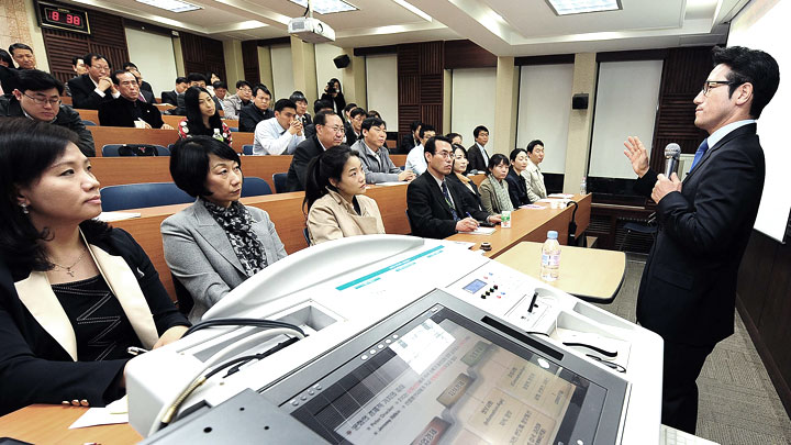 정병국 장관, 연세대 행정대학원 강의 동영상 보기