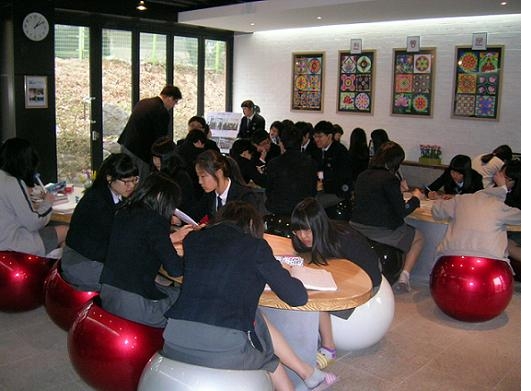 어! 여기가 학교야 카페야?