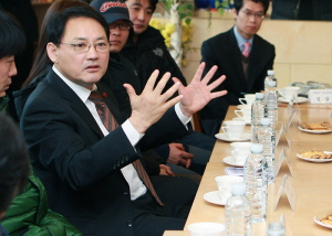 예술의전당 이사장에 유인촌 전 문화체육관광부 장관 임명