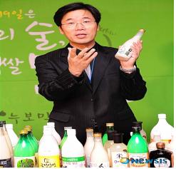 외신기자들, 막걸리 ‘다섯 가지 덕(德)’에 취하다