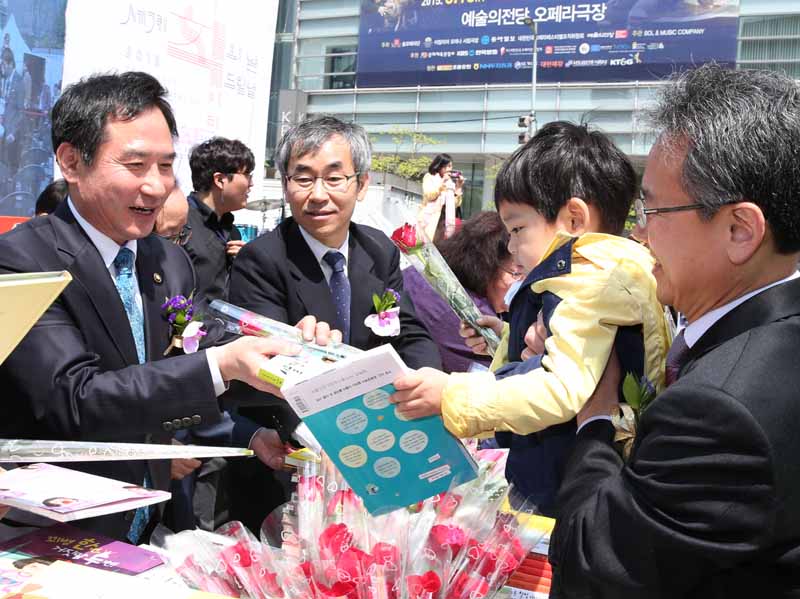 세계 책의 날 맞아, 책드림날 행사 열어(2015. 4. 23.)