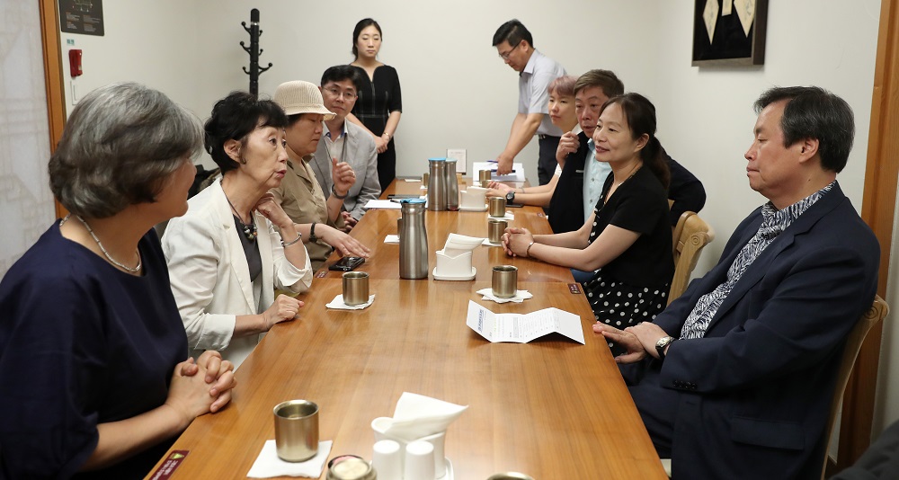 문체부 장관, 성희롱·성폭력 예방대책위원과 간담회 열어(2018. 07. 19.)