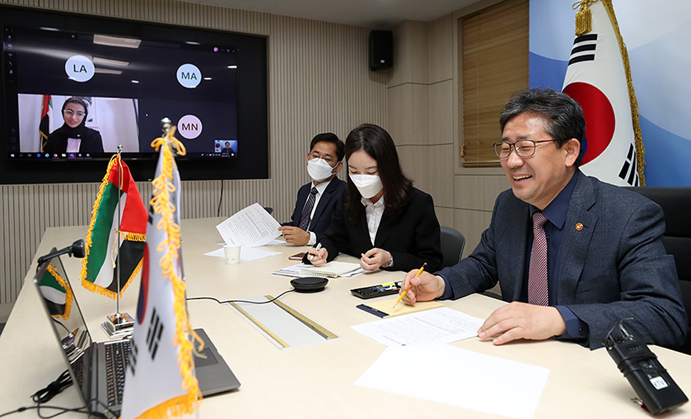 문체부 장관, 아랍에미리트 문화지식개발부 장관과 화상 회의(2020. 04. 23.)