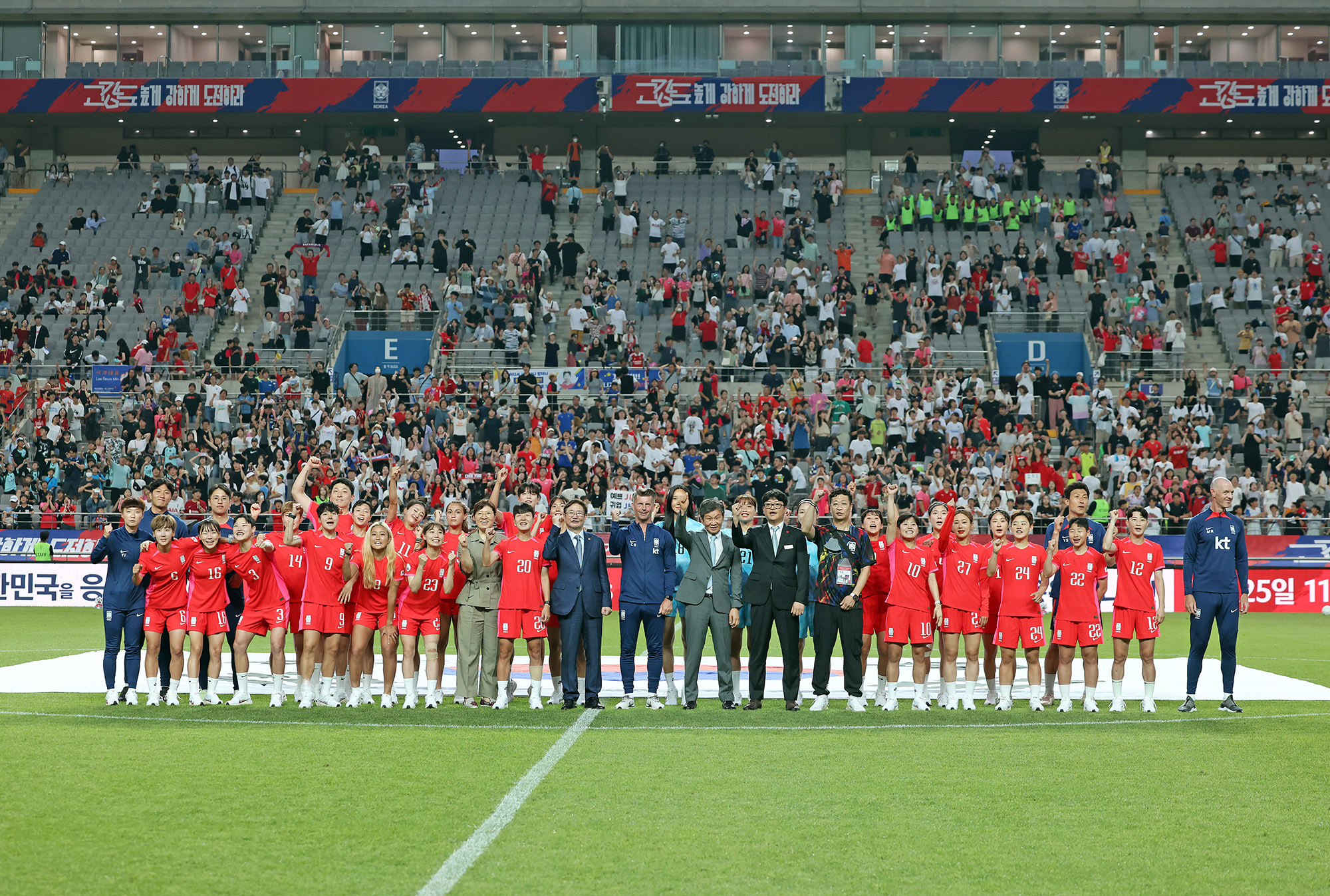 ‘골때녀’ 출연진과 한국축구 전설들, 여자축구 국가대표팀 월드컵 출정 응원(2023.07.07.)