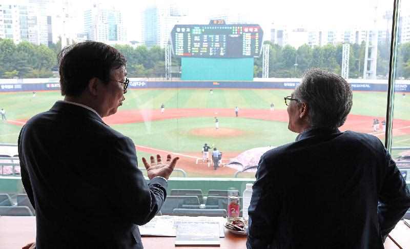 최휘영 장관, 고교야구대회 현장 찾아 온열질환 대비 안전 점검(2026.08.13.) 관련 이미지