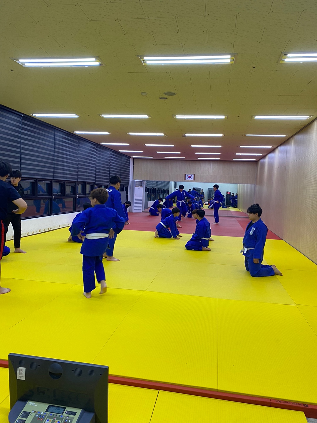 그림입니다. 원본 그림의 이름: 2.jpg 원본 그림의 크기: 가로 1079pixel, 세로 1440pixel 색 대표 : sRGB